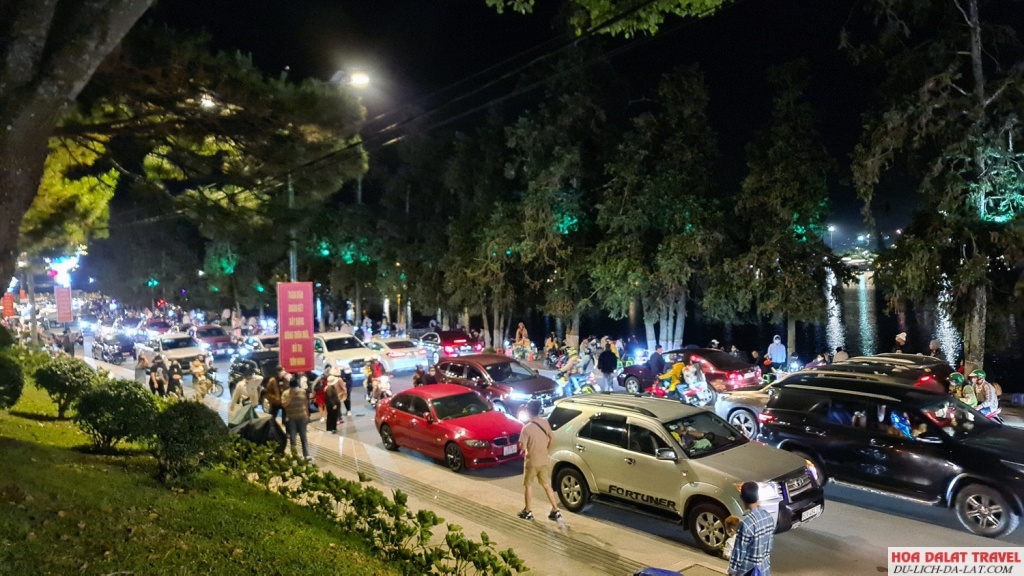 Đông đúc ở dịp tết