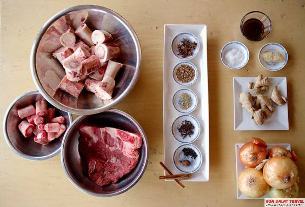 Nguyên liệu của bún bò Đà Lạt