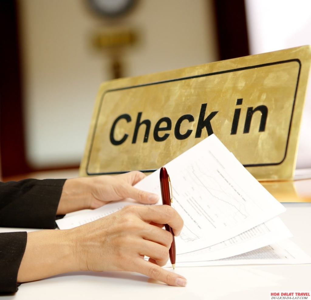 Thủ tục check in tại khách sạn
