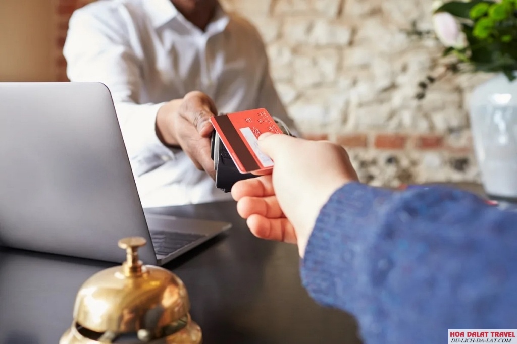 Thủ tục check out tại khách sạn