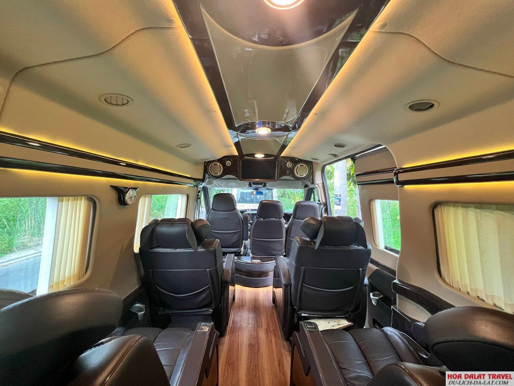 Xe limousine có chỗ ngồi rộng rãi và thoải mái