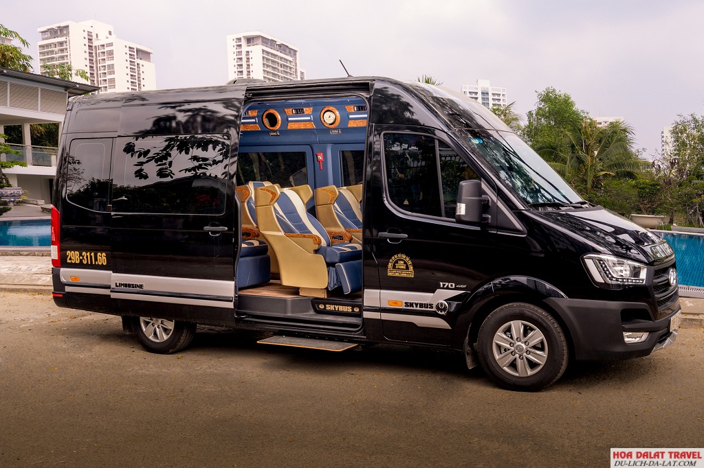Xe limousine là phương tiện di chuyển sang trọng