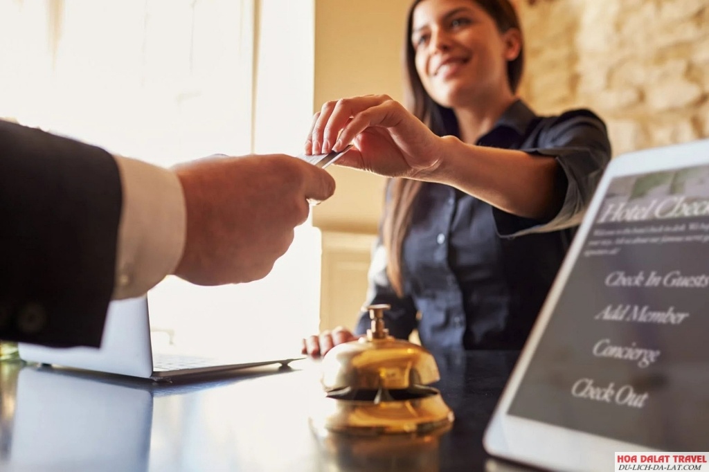 điều cần biết về thủ tục check-in và check-out