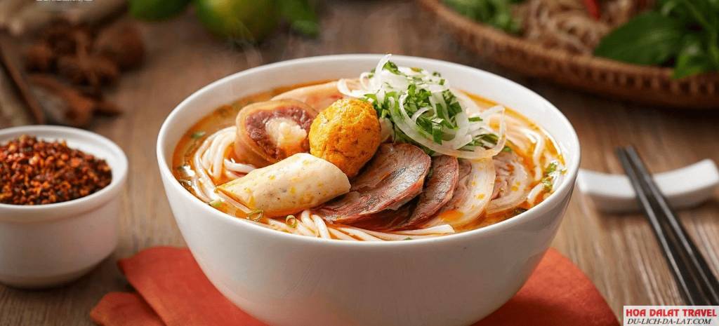quán bún bò Đà Lạt chuẩn vị
