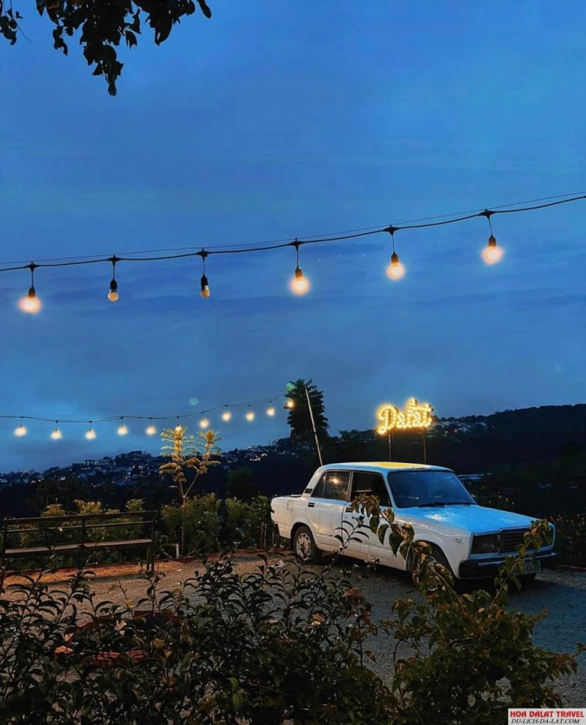 Cafe Pura Vida về đêm