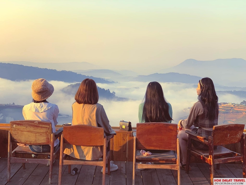 Tiệm Cà Phê Hoàng Hôn Chiều