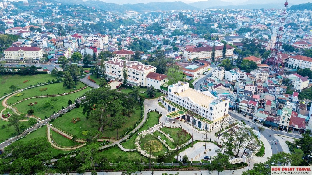 Toàn cảnh Dalat Palace Hotel