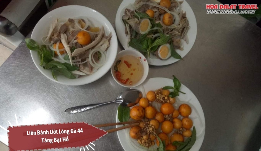 Món bánh ướt lòng gà và trứng non quán Liên
