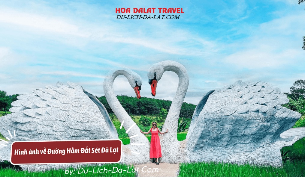 du khách check in đường hầm đất sét