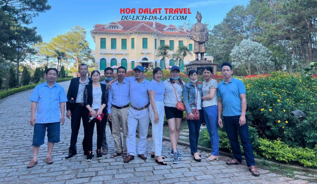ảnh du khách đi tour Đà Lạt 2 ngày 1 đêm tham quan Dinh Bảo Đại