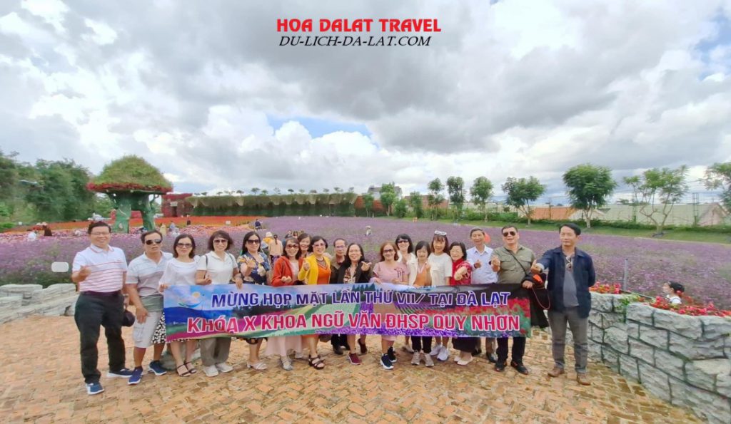 Khách đi tour 2N1Đ Đà Lạt tham quan fresh garden Đà Lạt