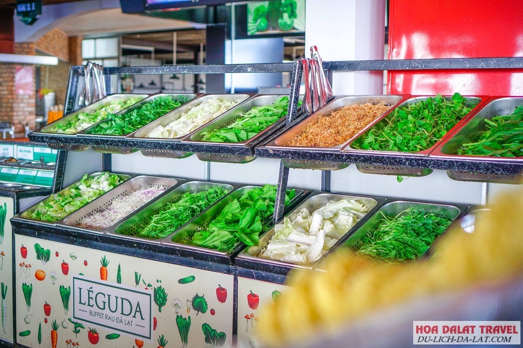Quầy line Léguda với nhiều loại rau đặc trưng của Đà Lạt1 