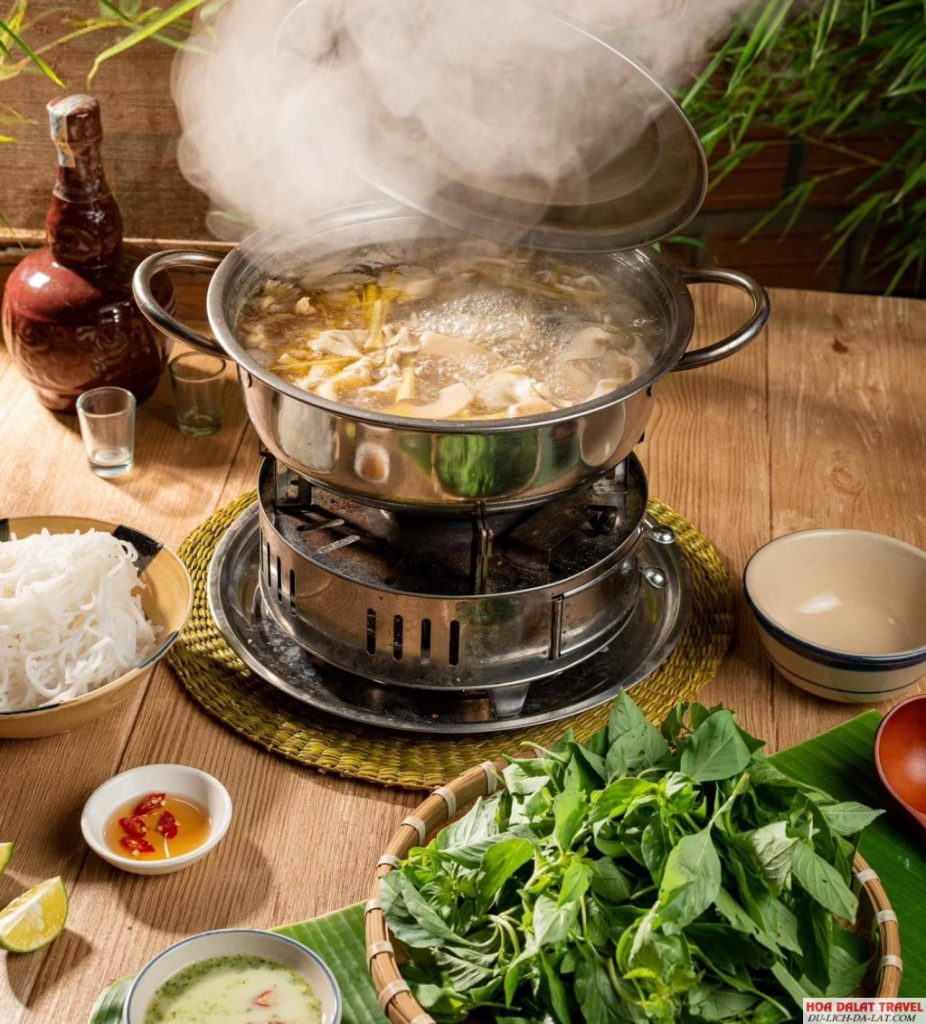 Lẩu gà lá é ở Nam Anh Phát