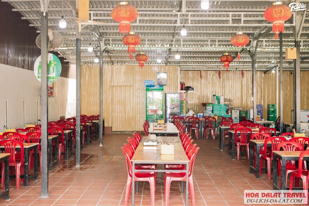 H’Mông Quán có không gian ấm cúng, mang lại cảm giác thân thuộc 