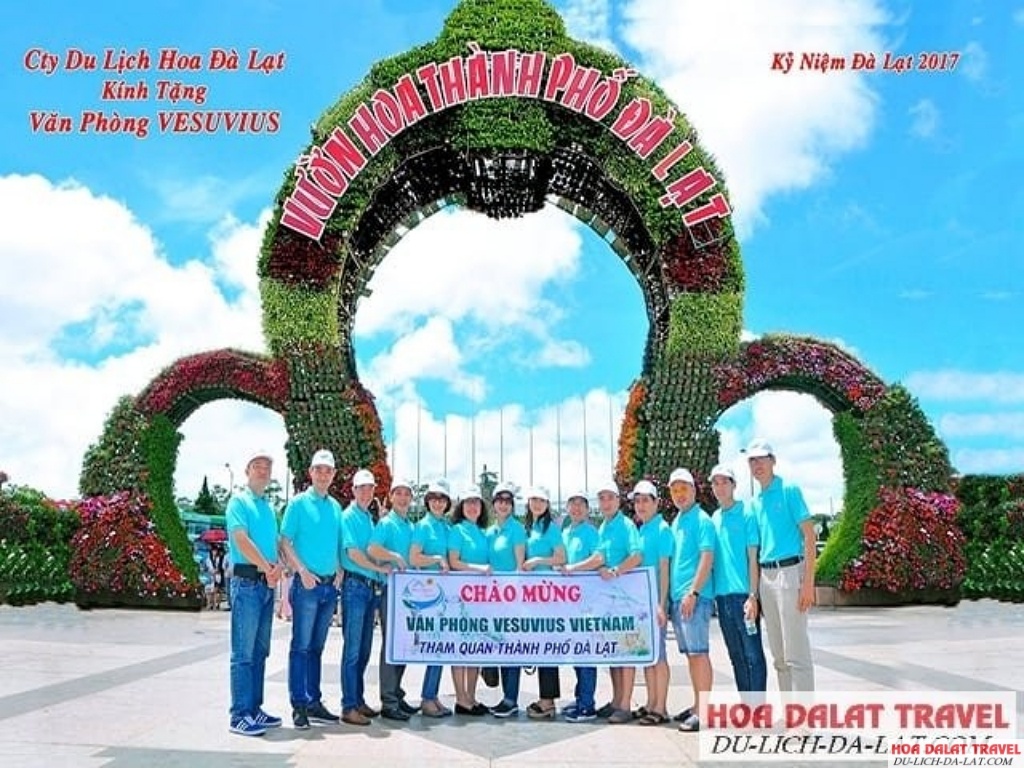 Du khách đi Tour Đà Lạt 1 ngày của Hoa Dalat Travel