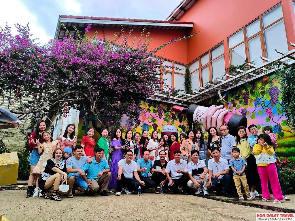 khách tham gia tour Đà Lạt của Hoa Dalat Travel