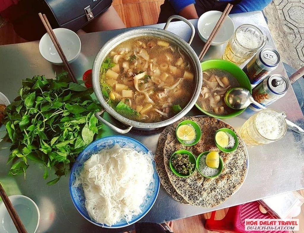Lẩu gà lá é Hạnh Đà Lạt