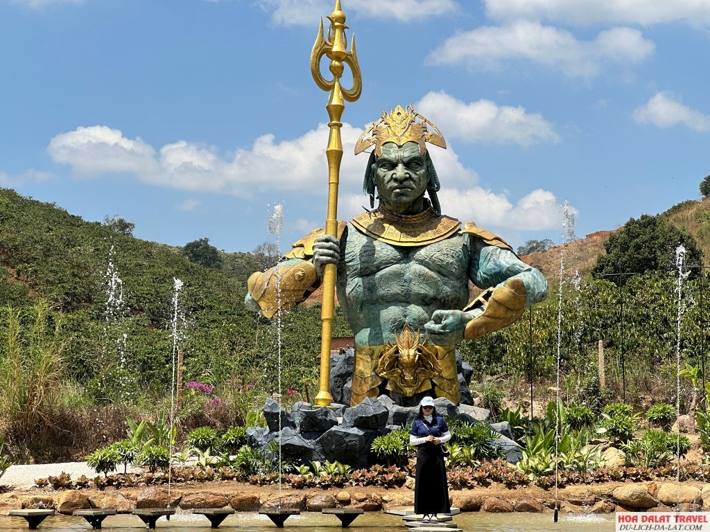 Thần Nước ở thung lũng các vị thần