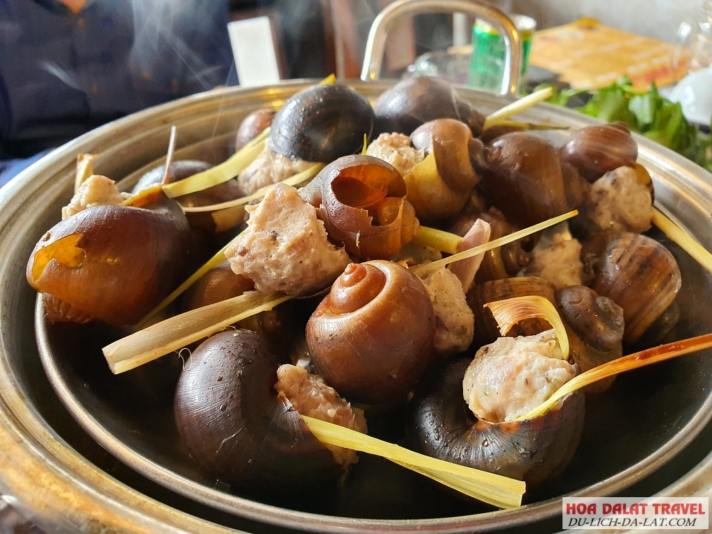 Món ốc nhồi thịt tại quán ăn 65