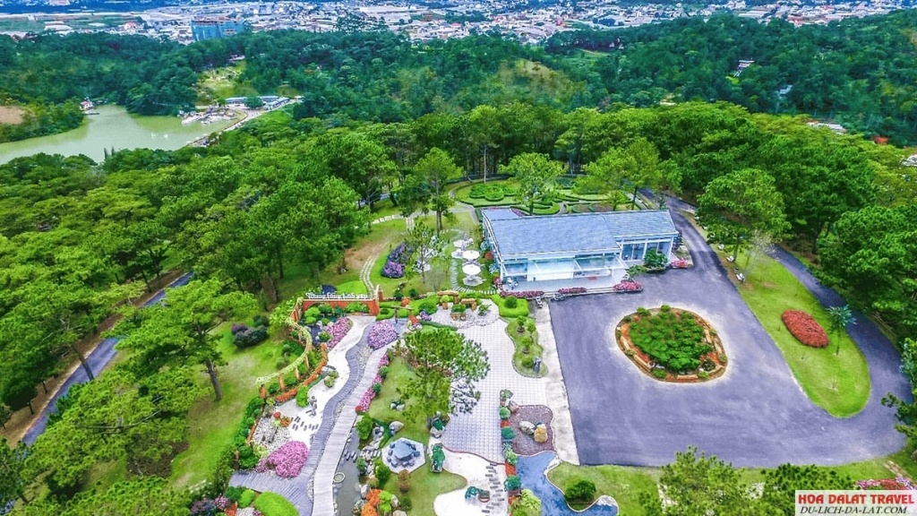 Khám phá những địa điểm nổi tiếng và mới lạ như Thung Lũng Tình yêu