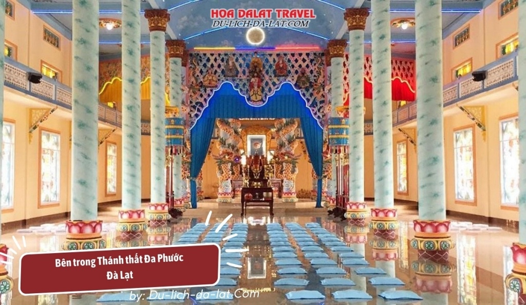Không gian bên trong thánh thất Đa Phước Đà Lạt