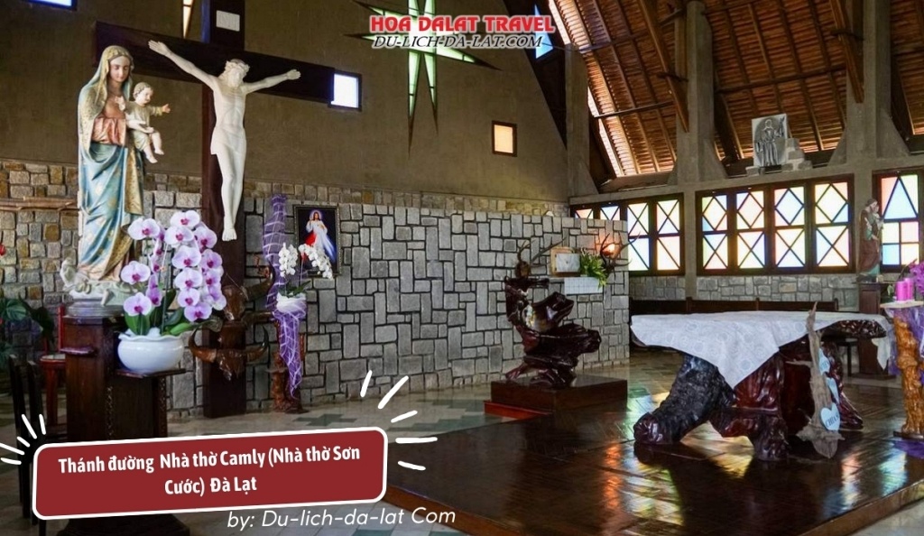 Bên trong nhà thờ Camly huyền ảo, lung linh