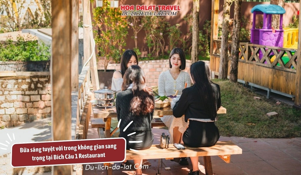 Thực khách tận hưởng bữa sáng tuyệt vời trong không gian sang trọng ở Bích Câu 1